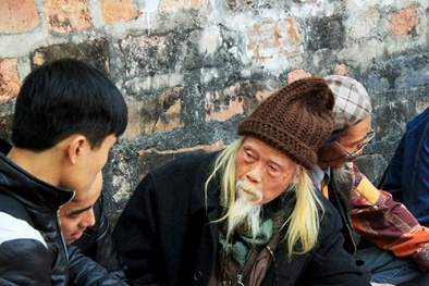 Ông Đồ ngồi chơi vì vắng khách